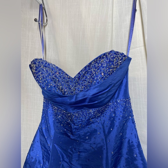 Dress - Picture 2 of 5